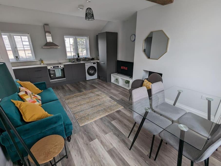 31 High Street - Modern & Stylish 2-Bed Apartment - Inc Parking Husbands Bosworth Eksteriør bilde