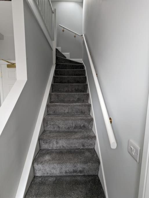 31 High Street - Modern & Stylish 2-Bed Apartment - Inc Parking Husbands Bosworth Eksteriør bilde