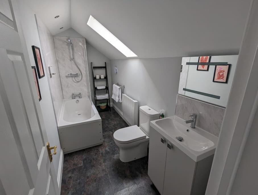 31 High Street - Modern & Stylish 2-Bed Apartment - Inc Parking Husbands Bosworth Eksteriør bilde